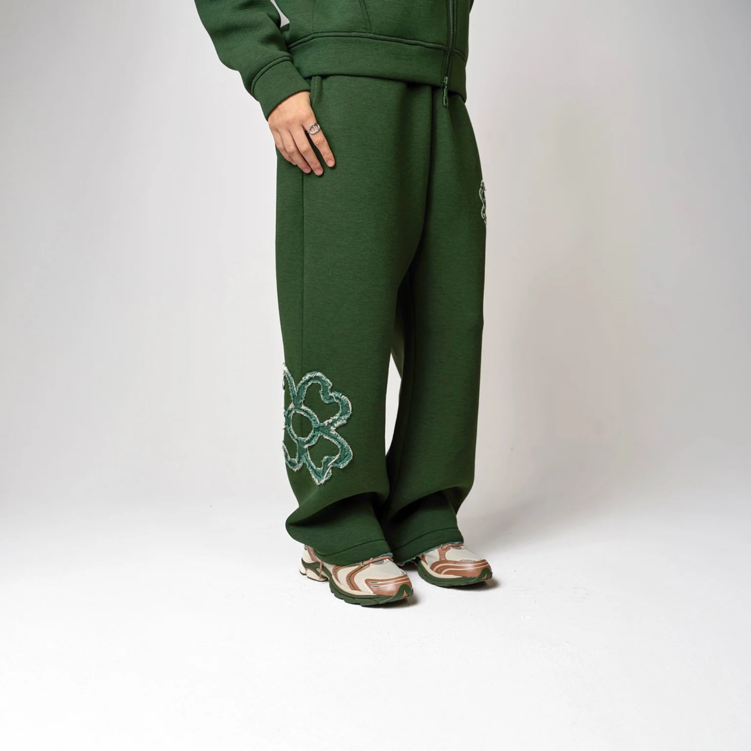 TOROM – Jogging trousers in fir green